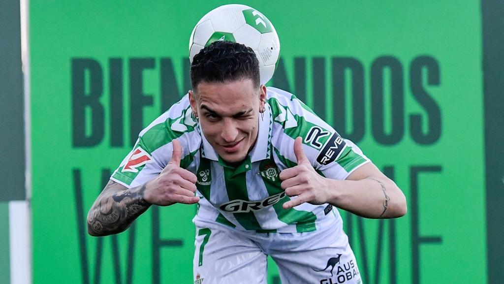 Antony Bahagia di Real Betis, Senyam-senyum Melulu