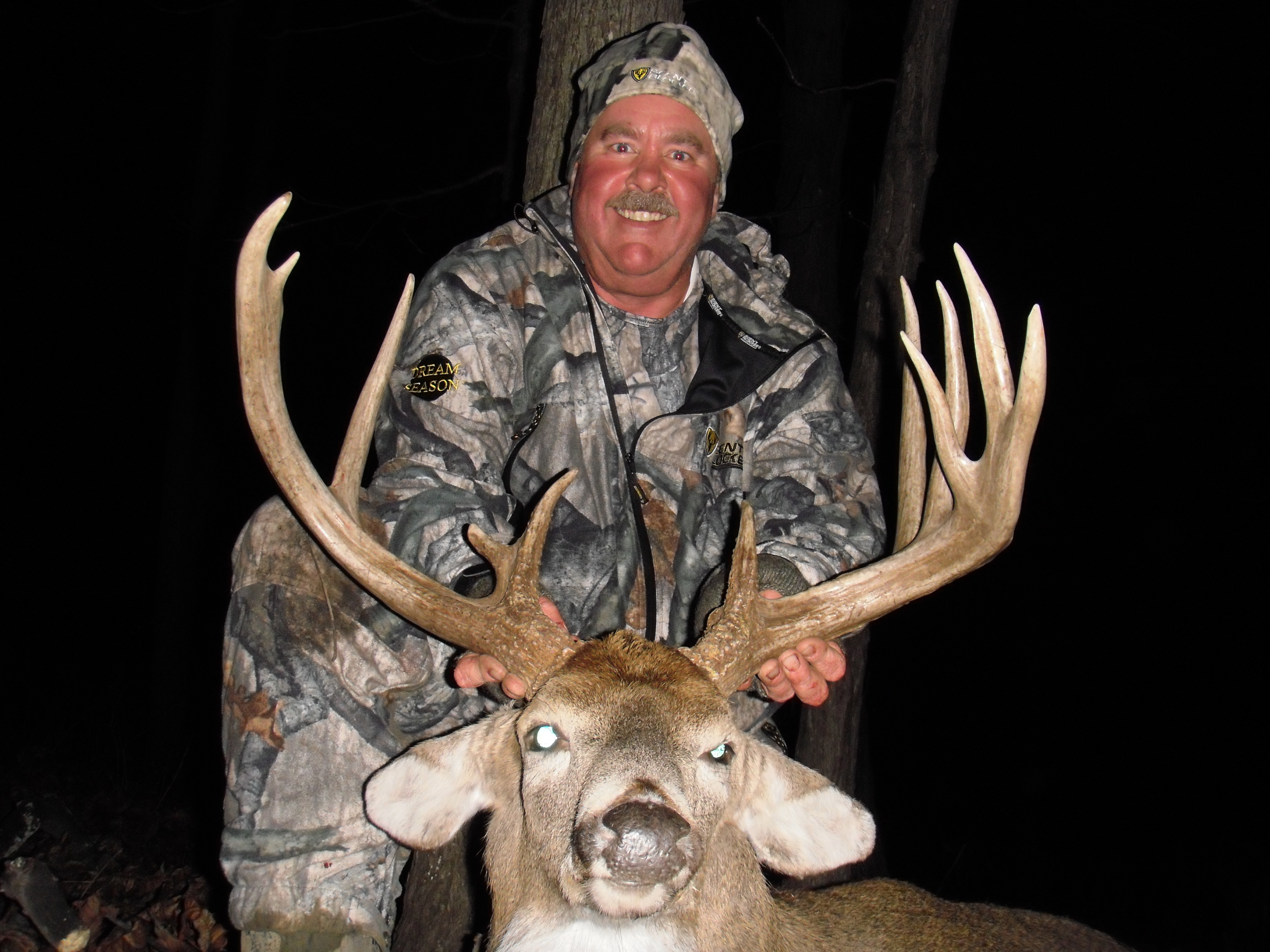 Iowa Trophy Whitetail Hunting Guide Akin Outfitters