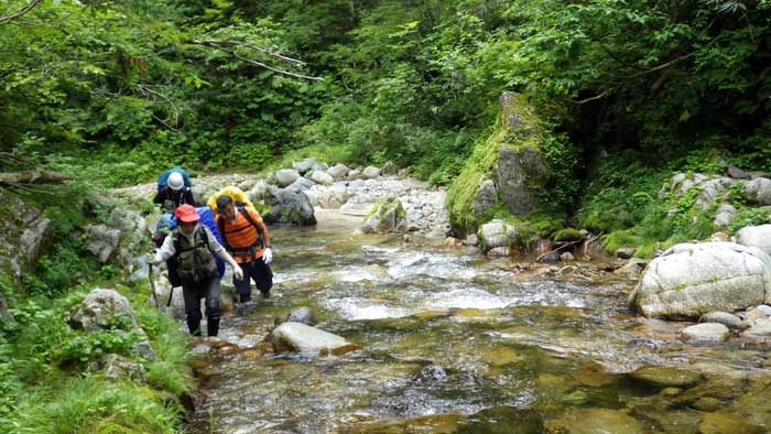 盛期の山釣りは、テンカラが楽しい