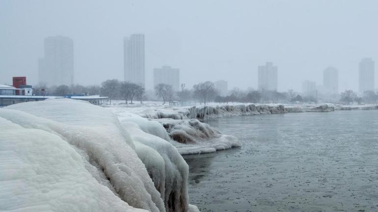Chicago battles Polar Vortex 2019. Boiling water freezes midair. Watch