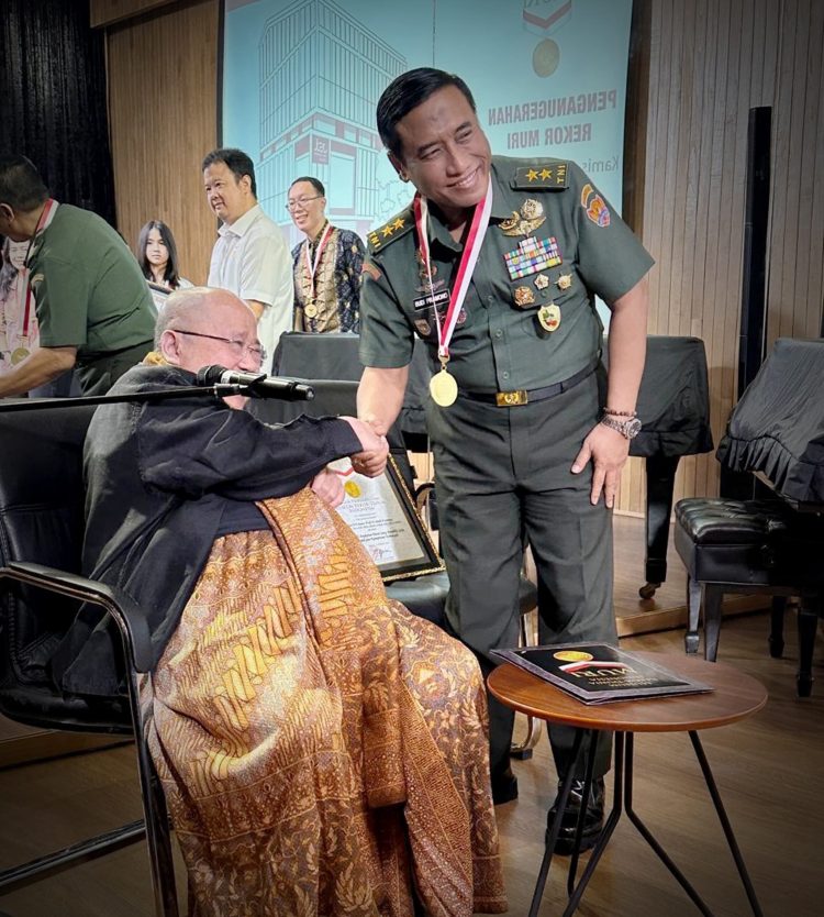 Figur Mayjen TNI Budi Pramono Peraih Rekor MURI Gelar Akademik Terbanyak