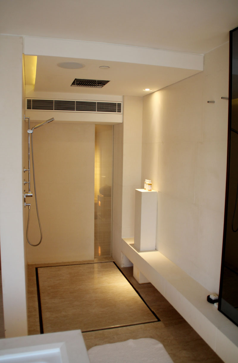 Walkin rain shower at The Upper House, Hong Kong Alain Gayot Photos