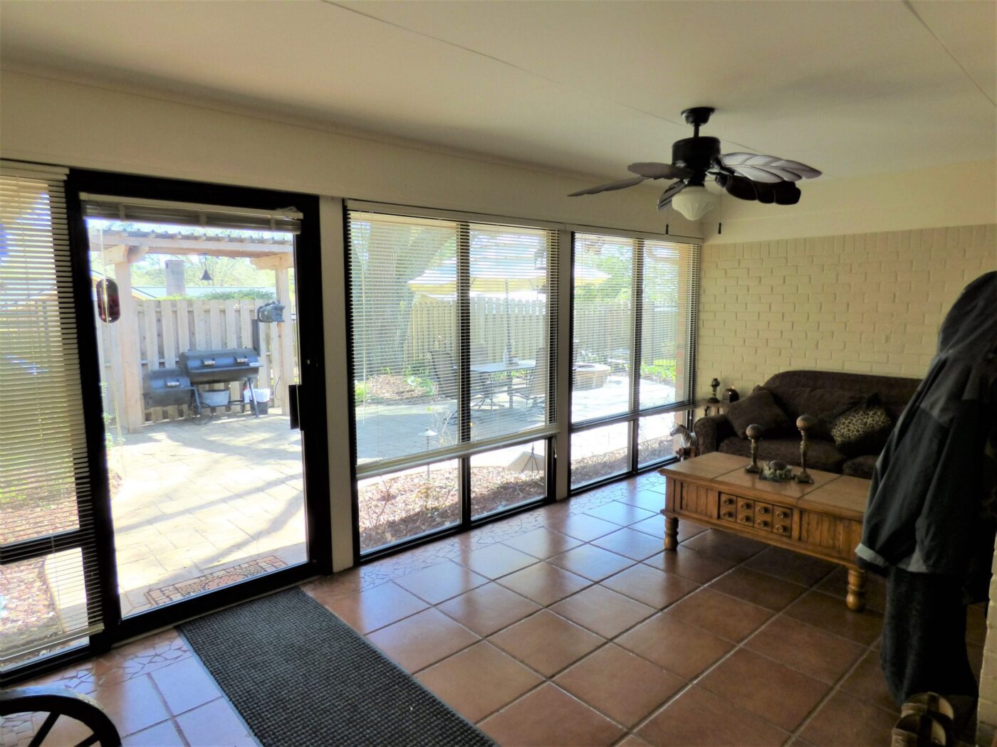 P1000219NEW Alamo Realty