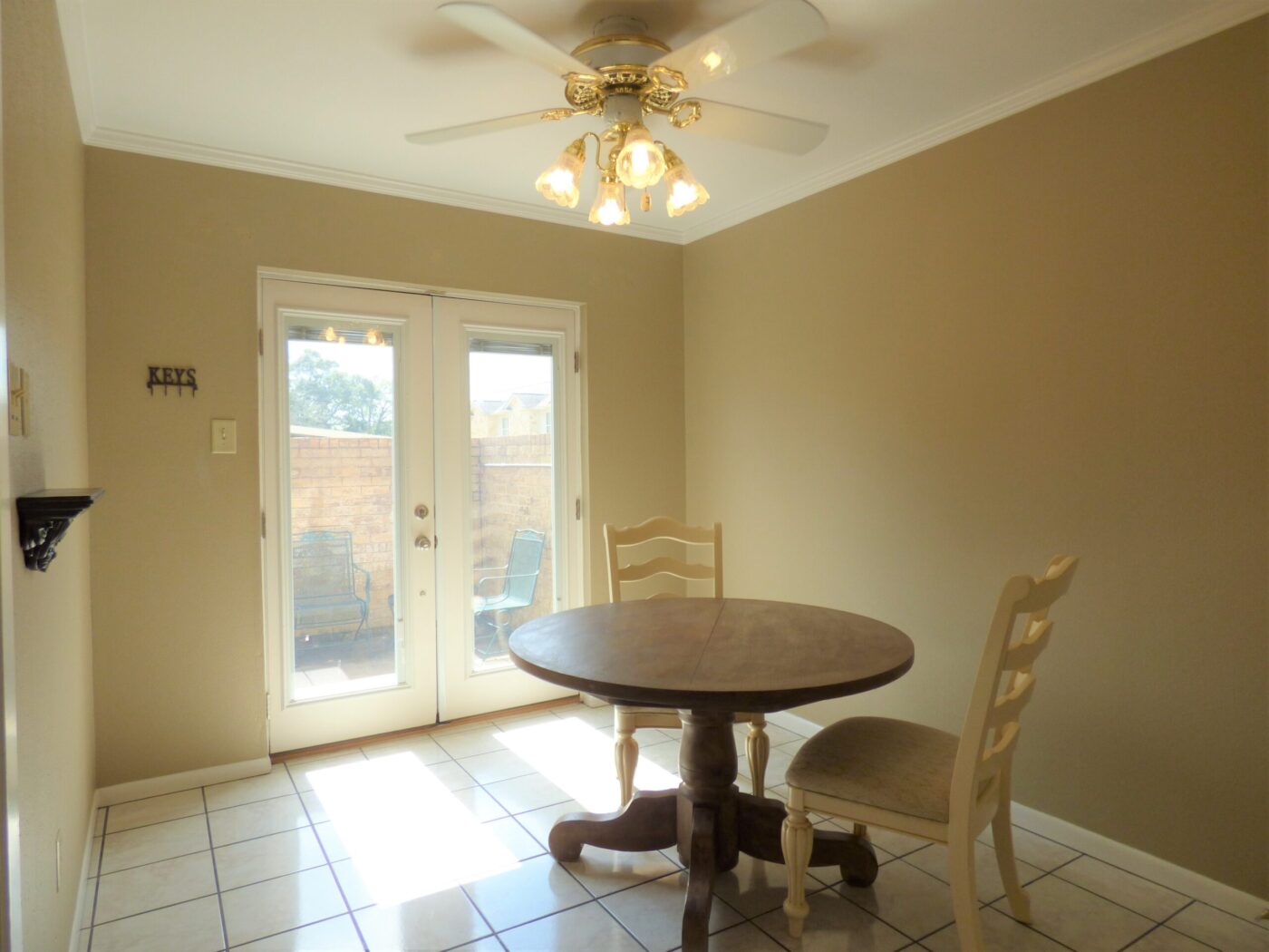 P1000965NEW Alamo Realty