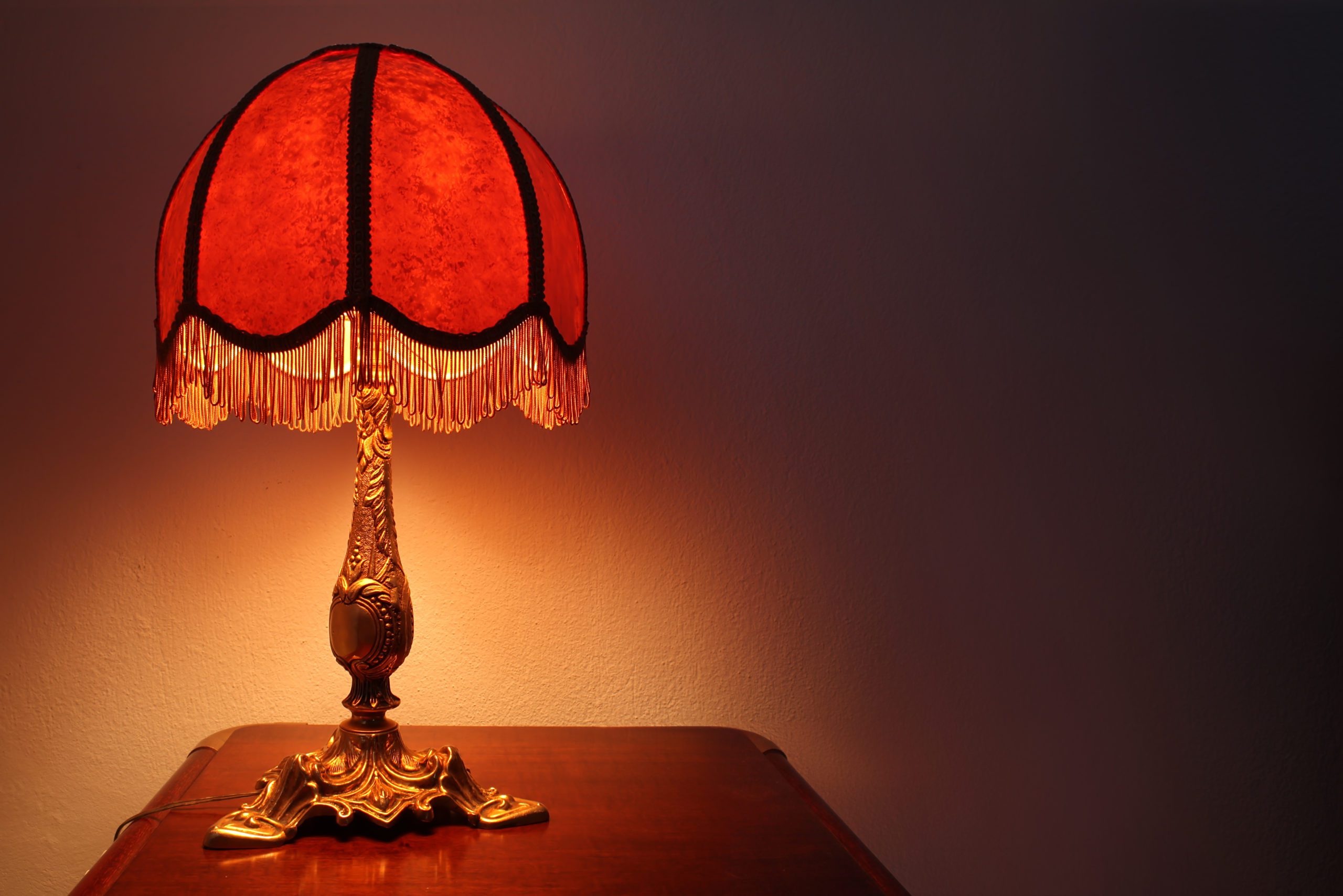How Do I Know if an Antique Lamp is Valuable? A Lamp and Fixture Corp