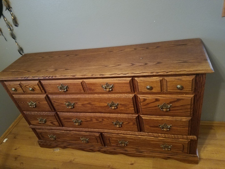 Alaska's List Solid Oak Bedroom Set For Sale