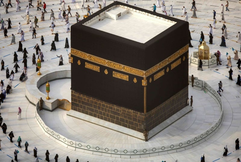 كم مرة هدمت الكعبة