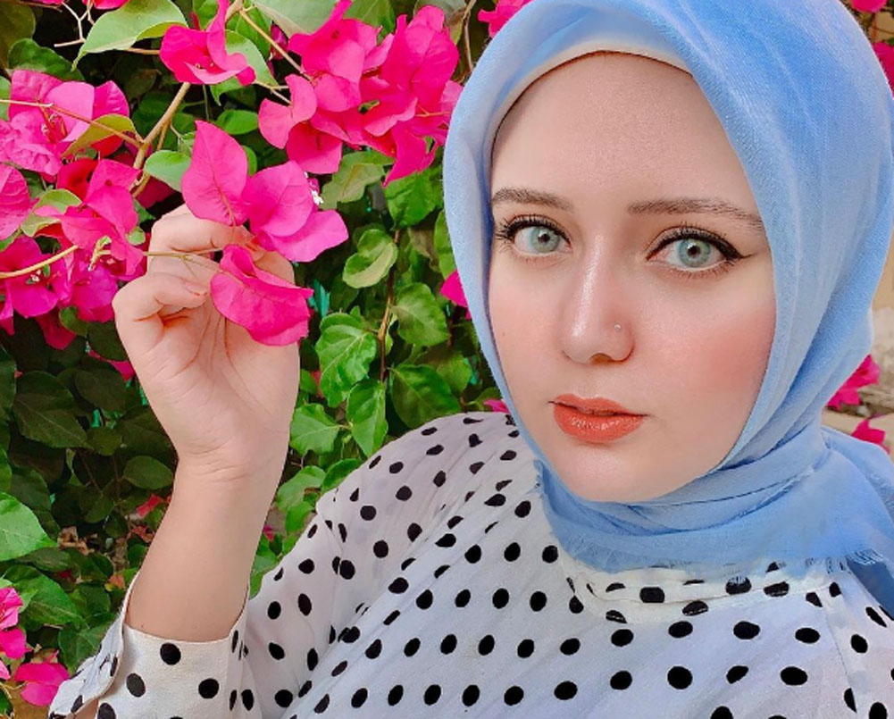 تفسير رؤية امرأة أعرفها في المنام