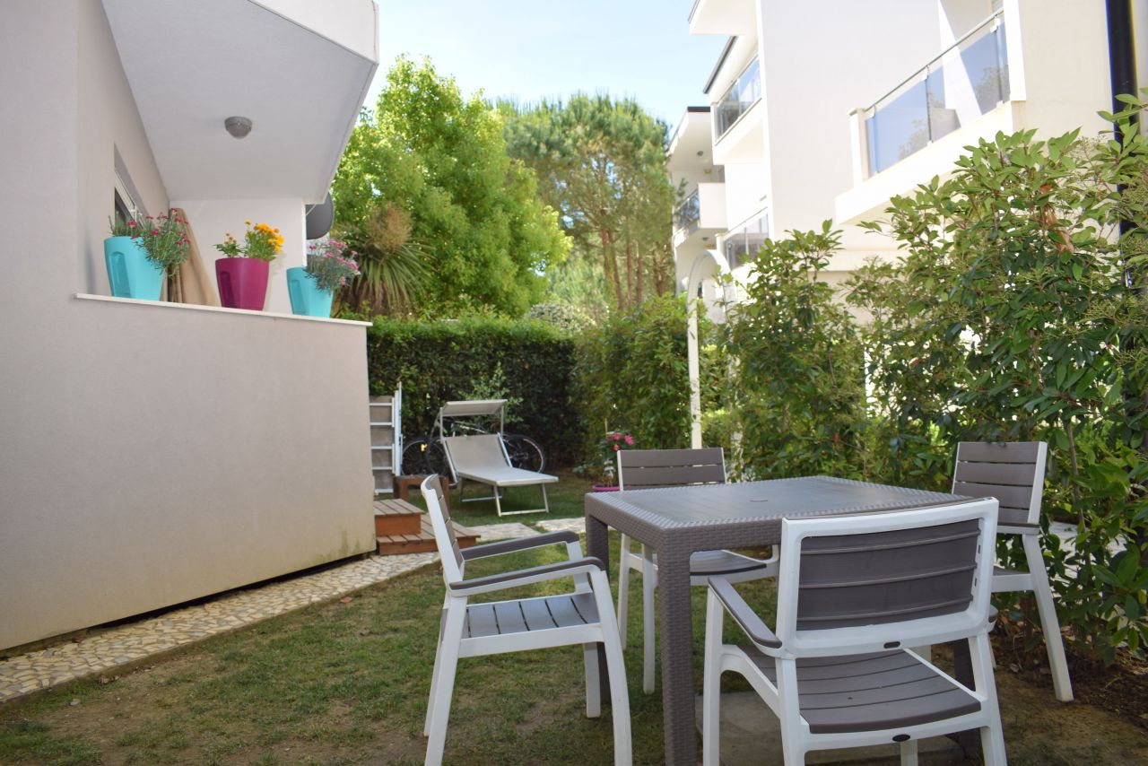 Vacation House With Garden For Rent Durres