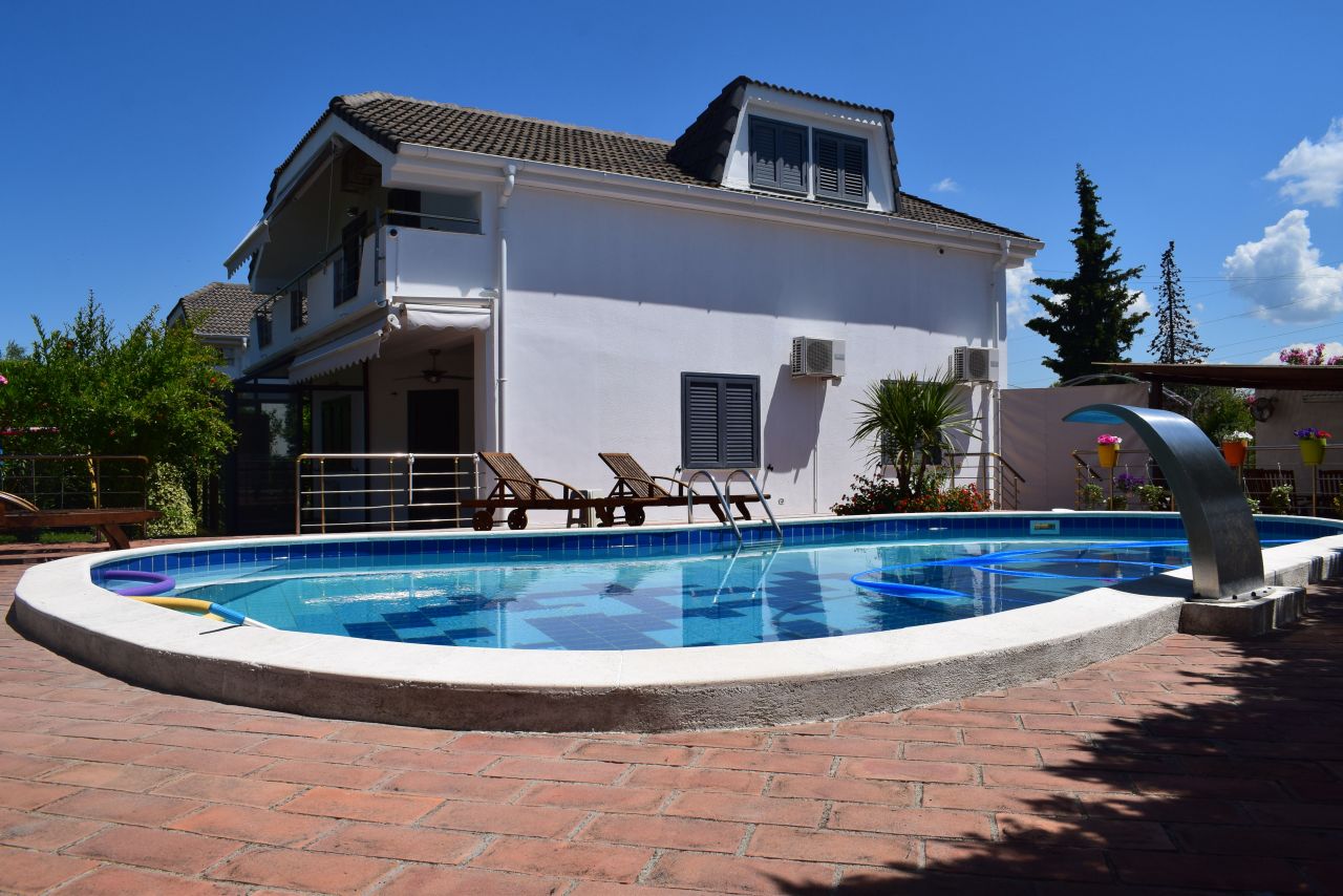 Villa Con Piscina In Affitto Golem Durazzo