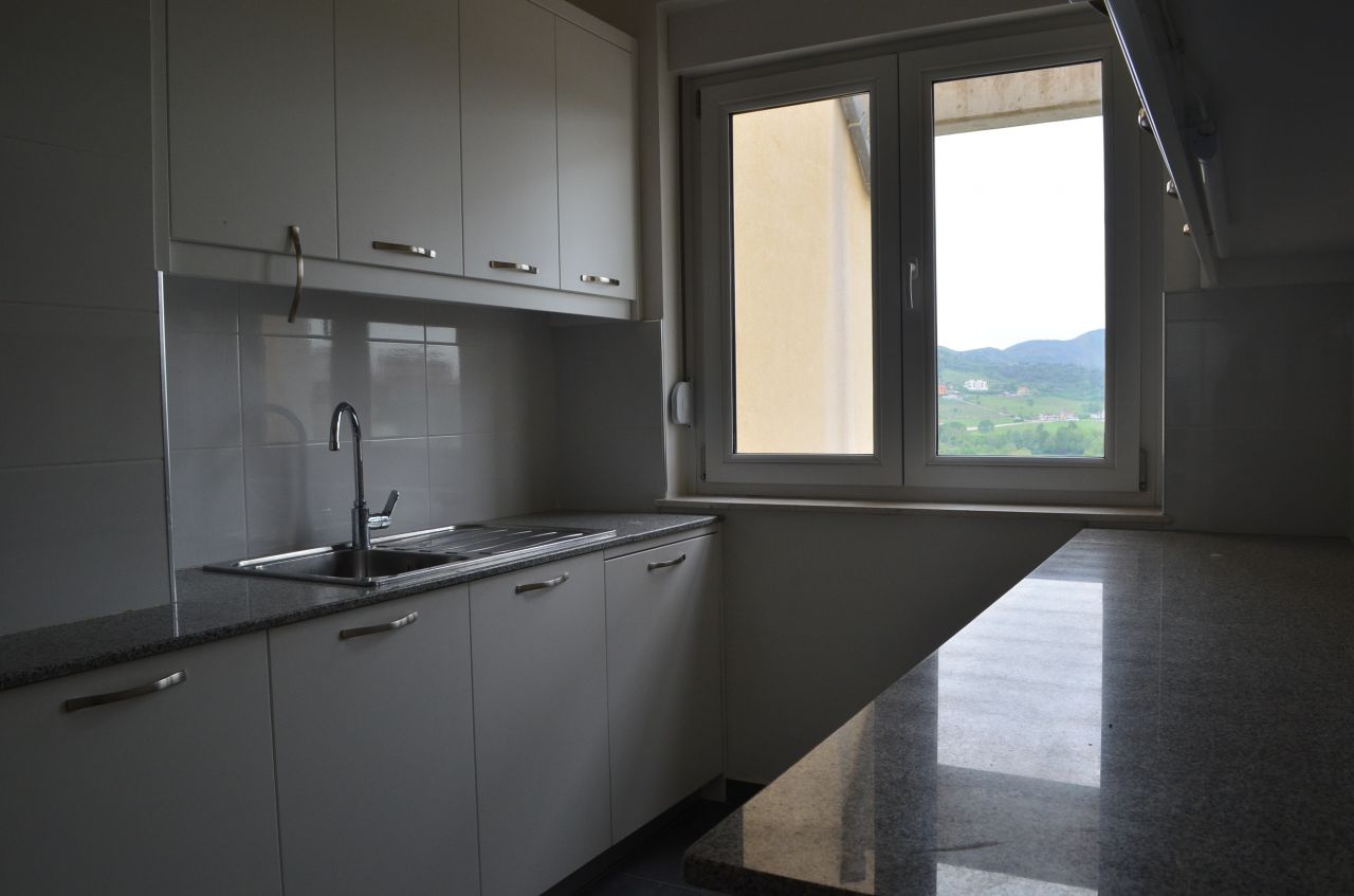 Apartament me Qera me tre dhoma gjumi ne Tirane