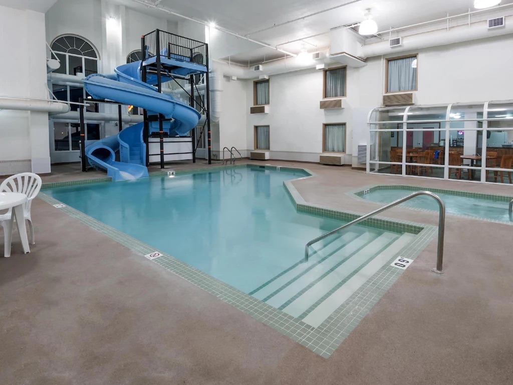Top FamilyFriendly Hotels in Drumheller with Waterslides