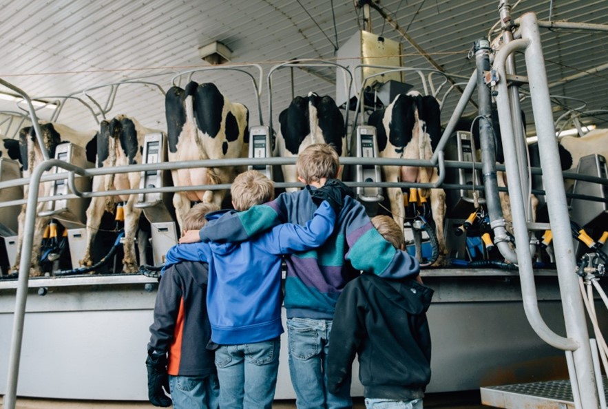 Alberta Milk Launches 100,000 Campaign to Benefit Food Banks Alberta