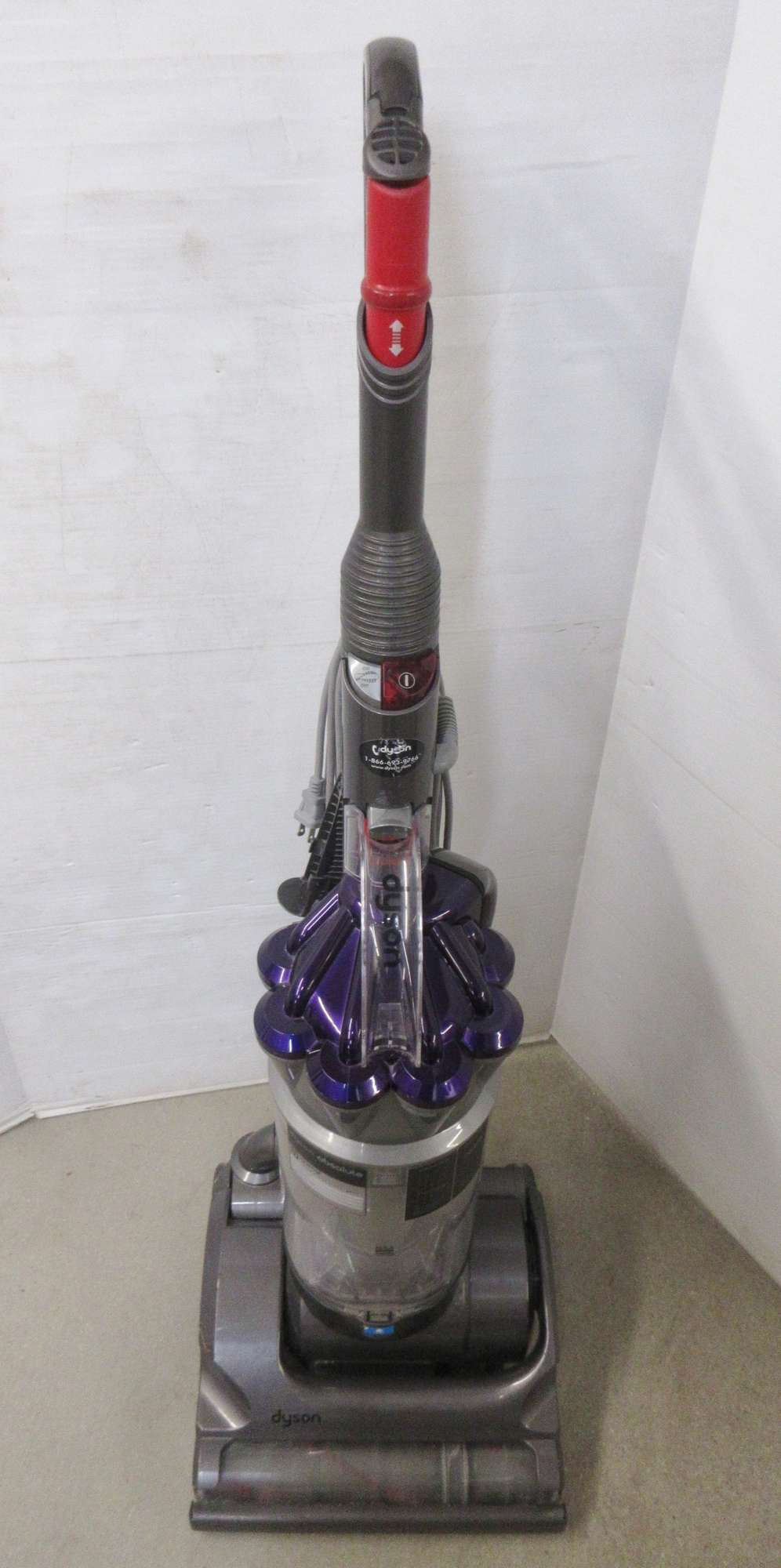 Albrecht Auctions Dyson DC17 Animal Vacuum