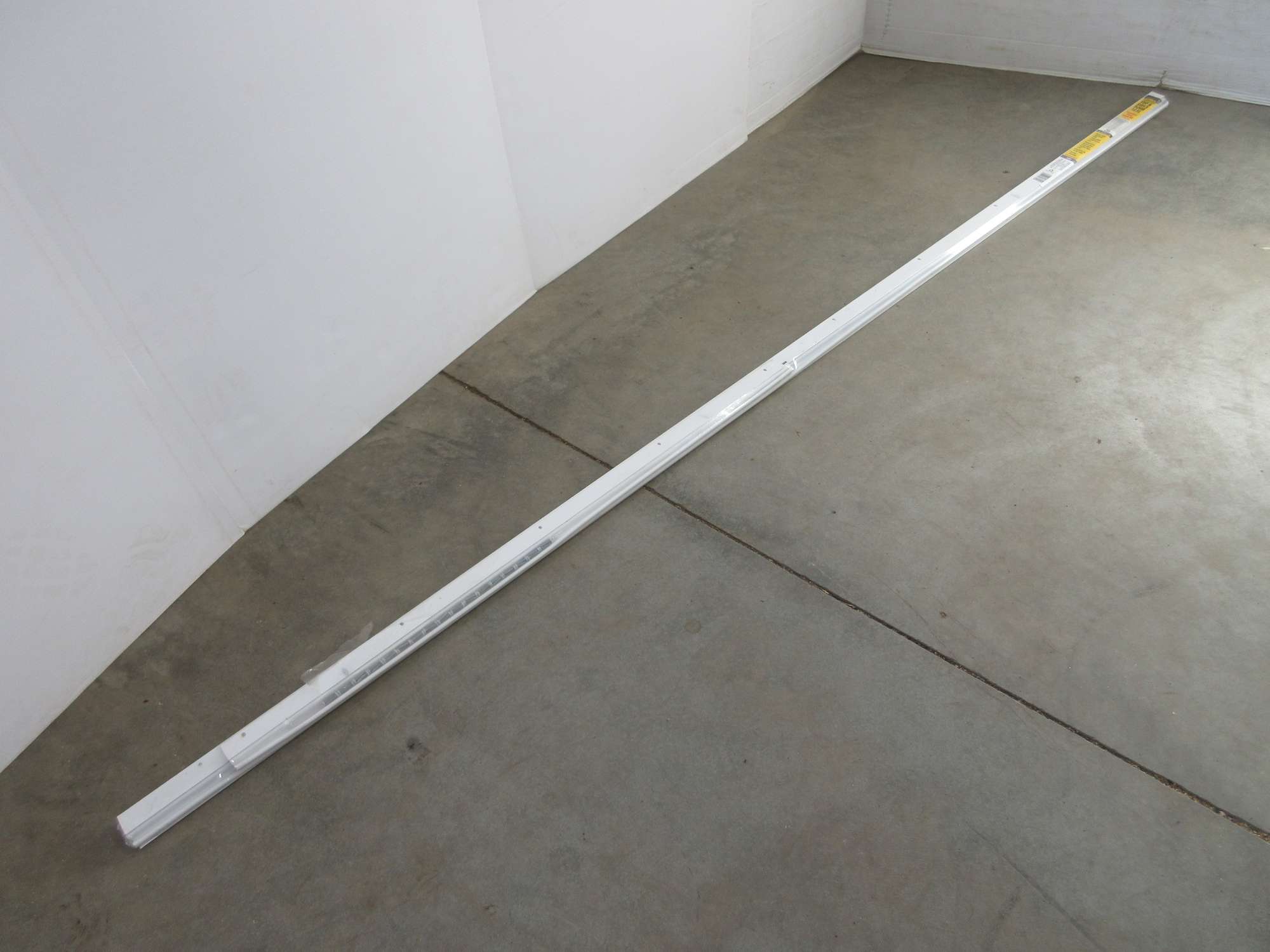 Albrecht Auctions Door Jamb Seal Kit, Aluminum, White