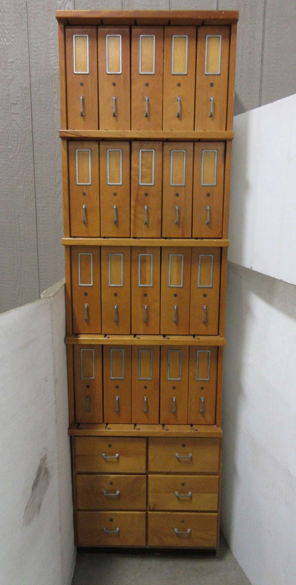 Albrecht Auctions Pharmacy/Medical with Multiple Slots, Adjustable, SixDrawer