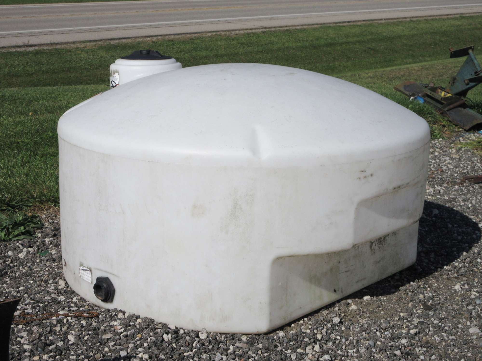 Albrecht Auctions 425Gallon Plastic Tank