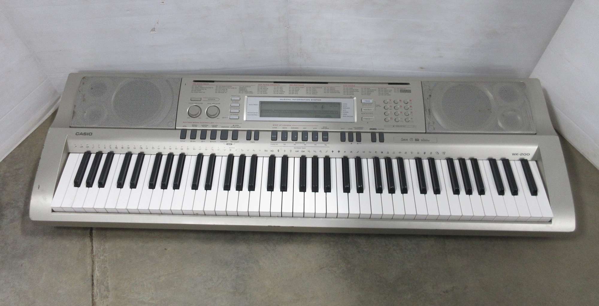 Albrecht Auctions Casio WK200 Musical Information System Keyboard