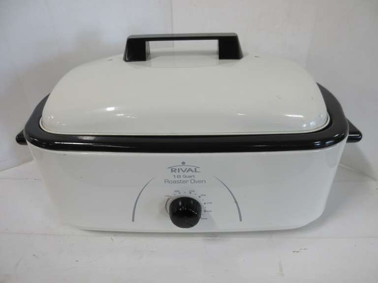 Albrecht Auctions Rival 18Quart Roaster Oven with (3