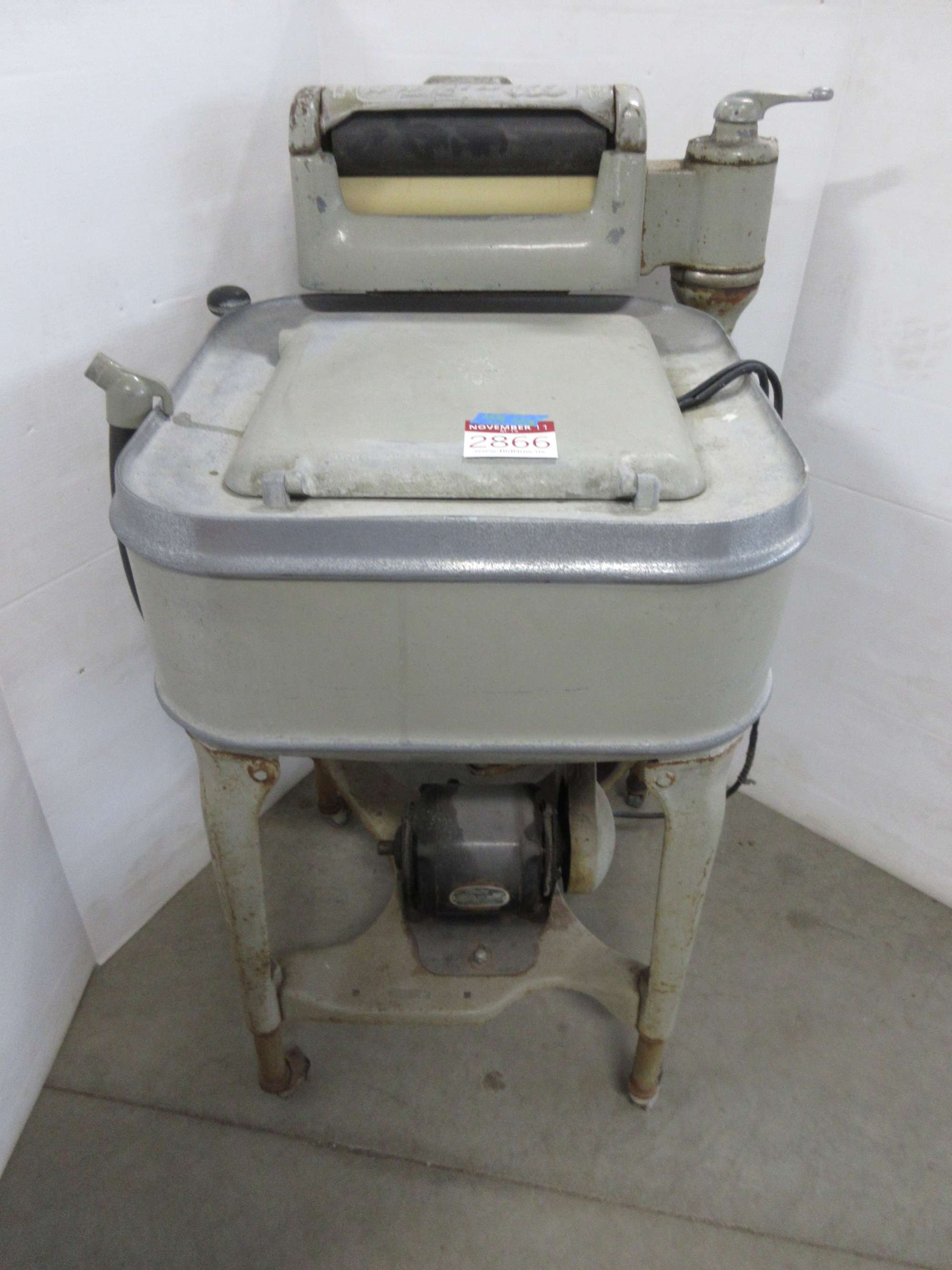 Albrecht Auctions Antique Maytag Wringer Washer