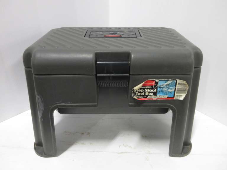 Albrecht Auctions Rubbermaid "Roughneck" Step Stool/Tool Box with