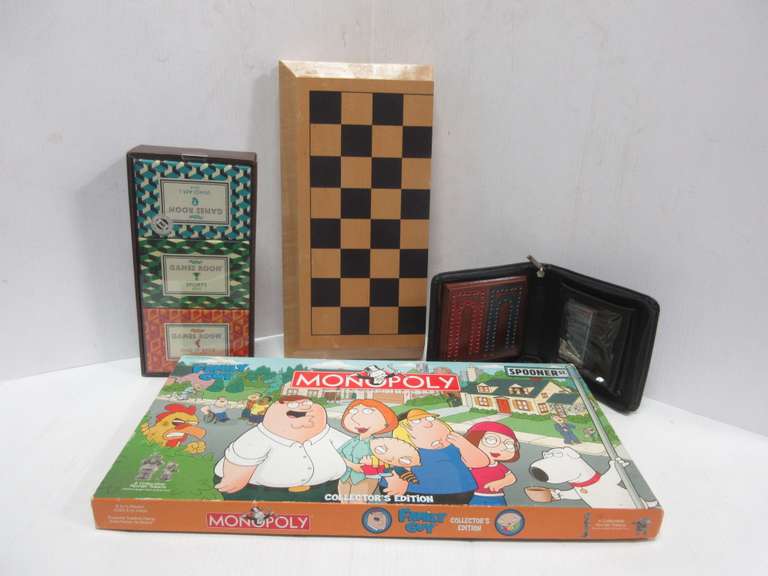 Albrecht Auctions Family Guy Monopoly, Collector's Edition, Complete