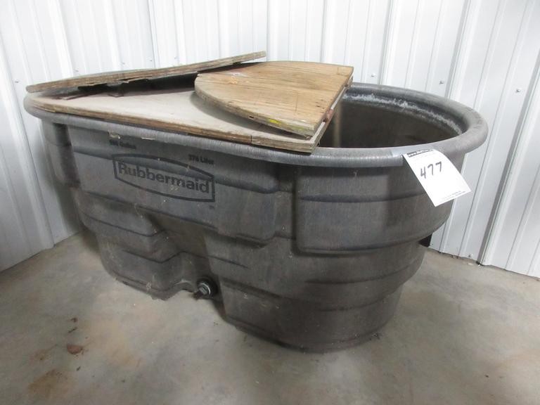 Albrecht Auctions Rubbermaid 100Gallon Water Trough