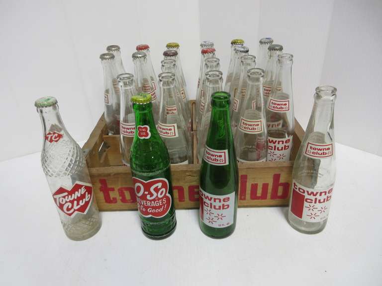 Albrecht Auctions (24) Towne Club Bottles and Carrier