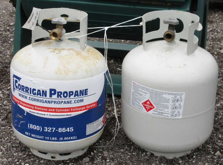 Albrecht Auctions (2) 20 lb. Propane Tanks, Mfg. Dates 0717E and 0618E