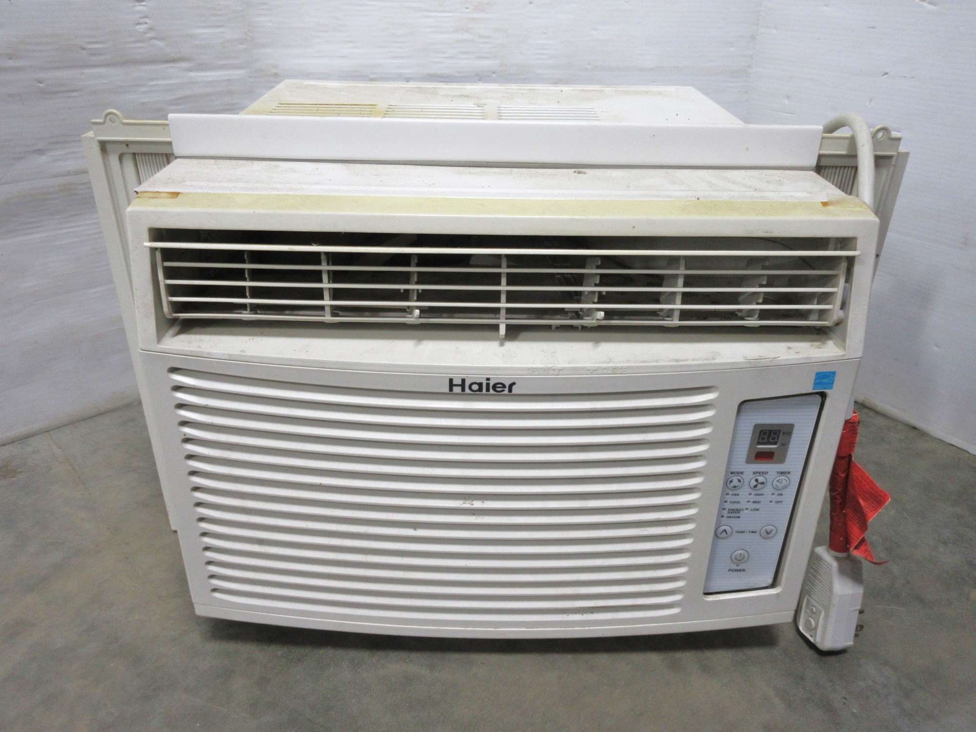 Albrecht Auctions Haier 10,000 BTU Window Air Conditioner