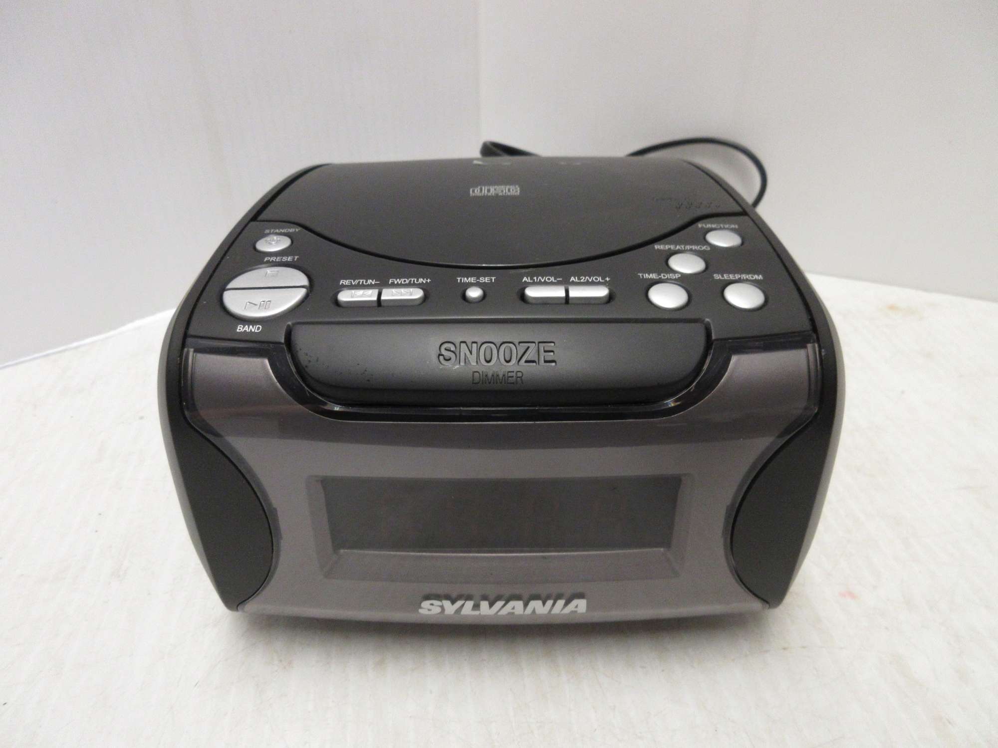 Albrecht Auctions Sylvania Alarm Clock Radio with CD Player and USB