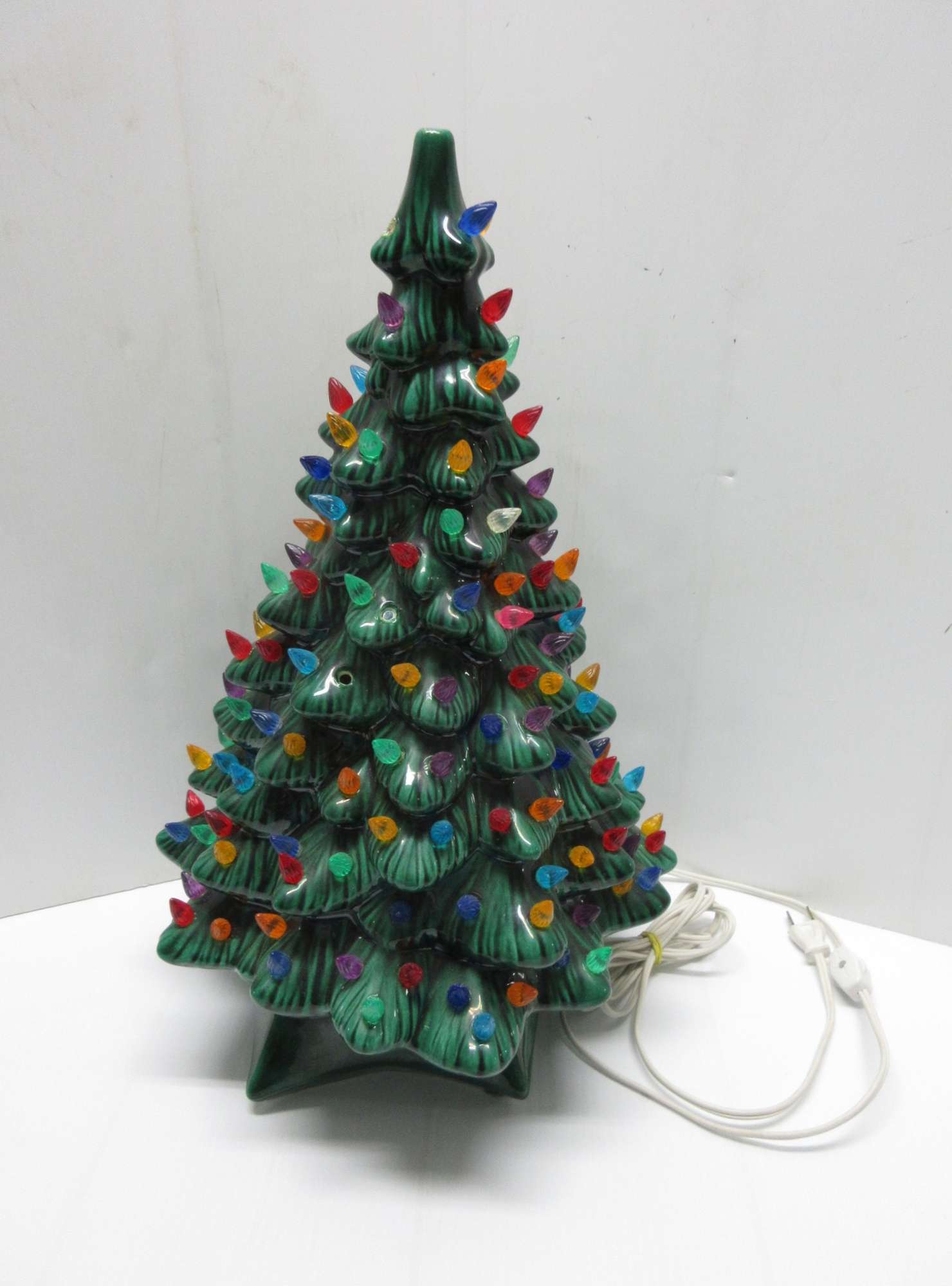 Albrecht Auctions 1970s Lighted Ceramic Tabletop Christmas Tree with