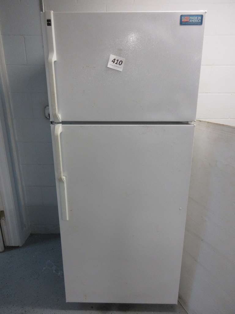 Albrecht Auctions Hotpoint Refrigerator/Freezer, 28" Wide x 67" Long
