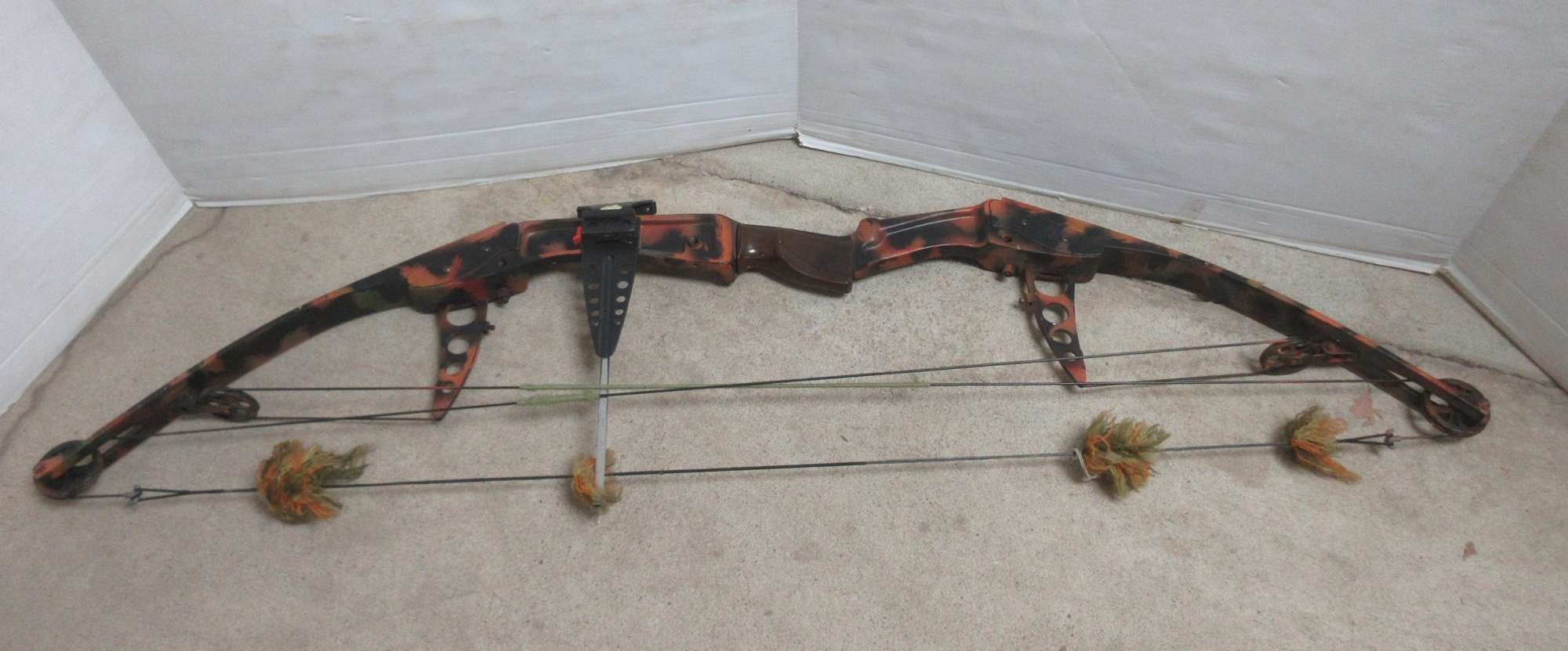 Albrecht Auctions Jennings Compound Bow, Unknown Model