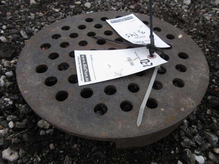 Albrecht Auctions Garage/Basement Drain Cover, Cast Iron