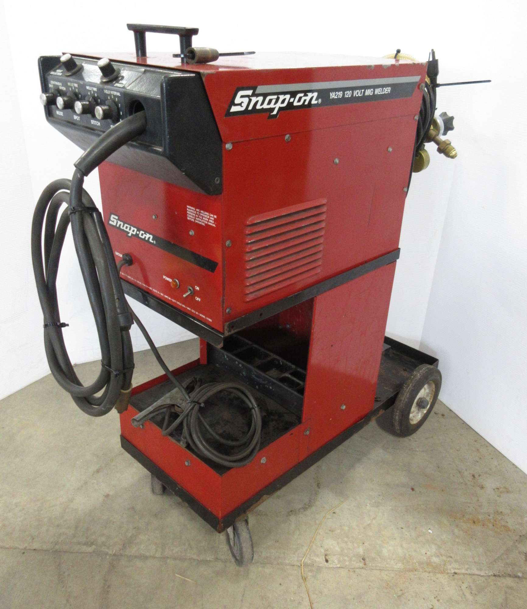 Albrecht Auctions SnapOn Mig Welder YA219
