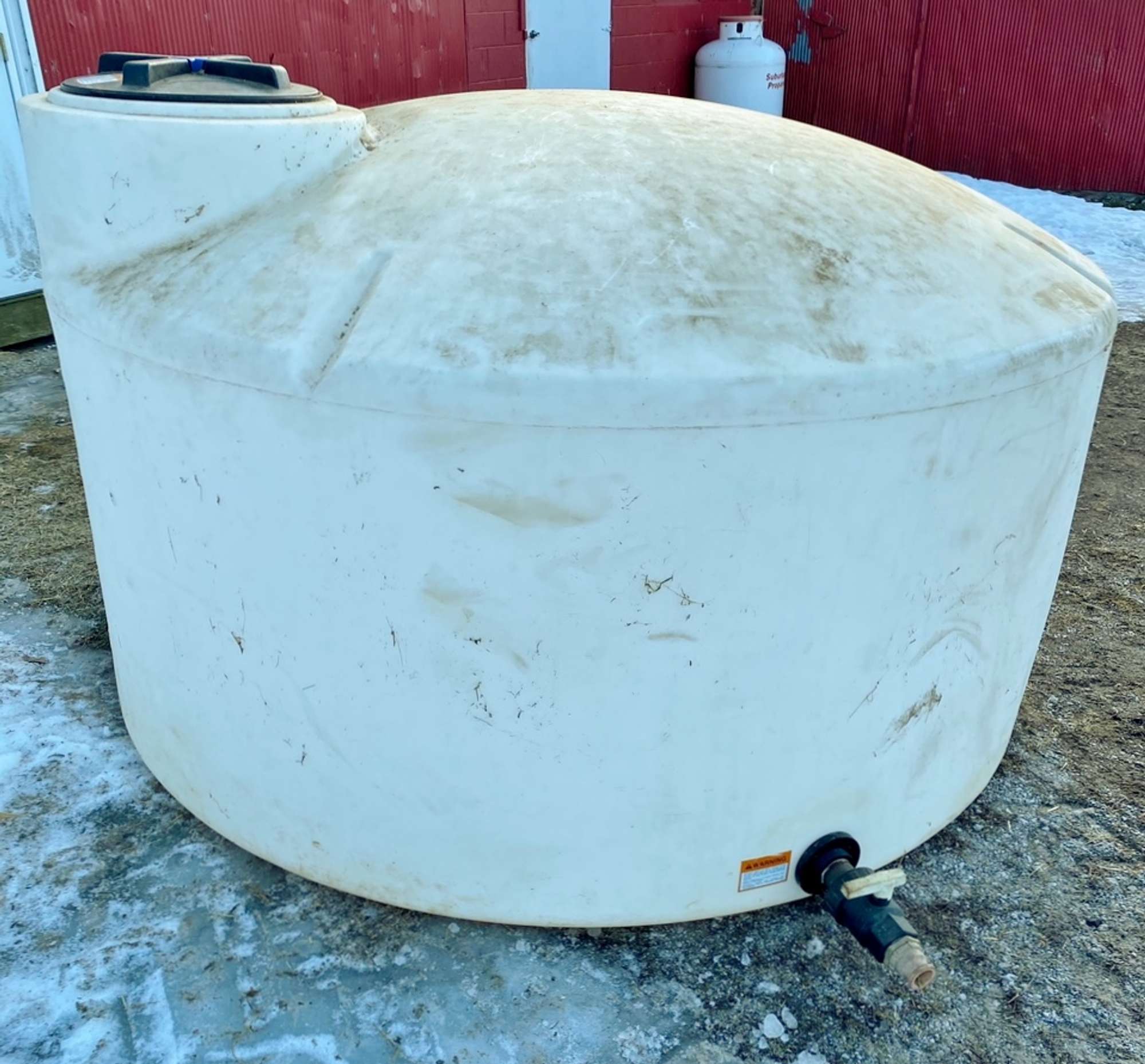 Albrecht Auctions 1100Gallon Poly Tank with Valve, Used Only for