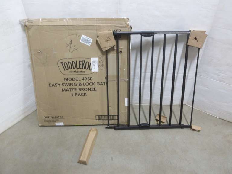 Albrecht Auctions Toddleroo Easy Swing and Lock Gate, North States