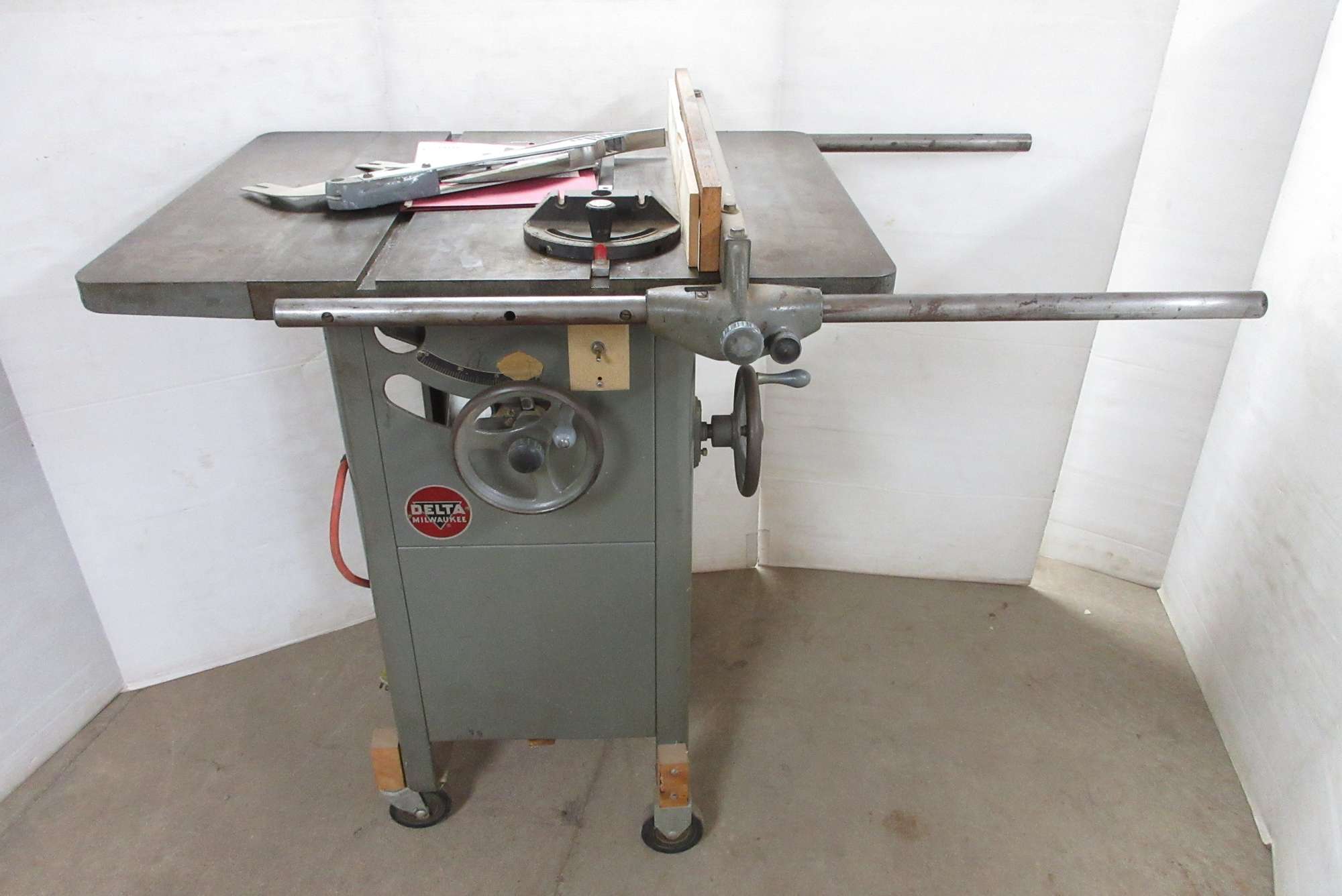 Albrecht Auctions Approx. Late 1940's/1950's Delta/Milwaukee 8