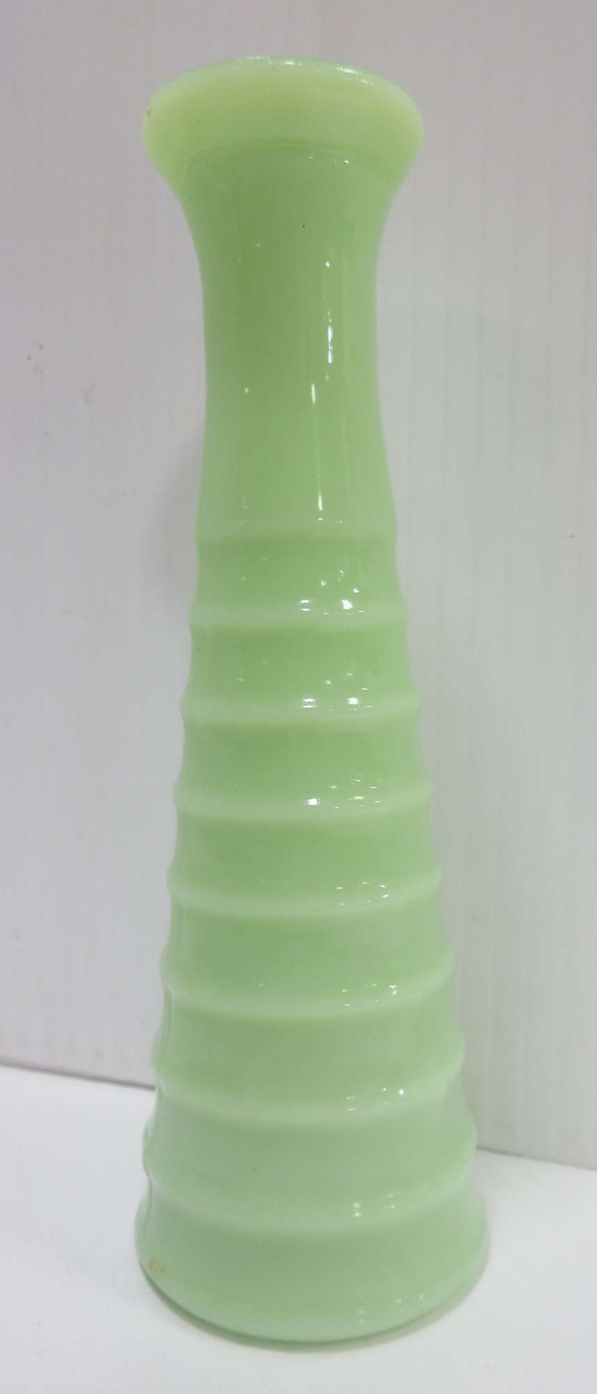 Albrecht Auctions Old Jadeite Small Bud Vase, Ribbed, Green