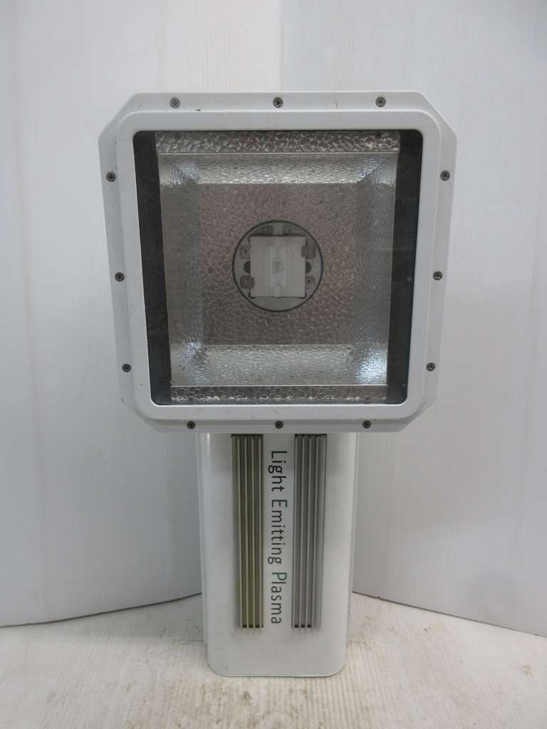 Albrecht Auctions Plasma 750W Grow Light