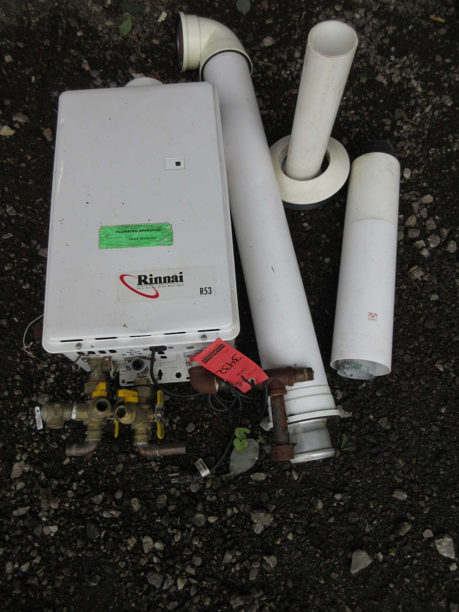 Albrecht Auctions Instant on Hot Water Rinnai R53, 100,000 BTU, Never