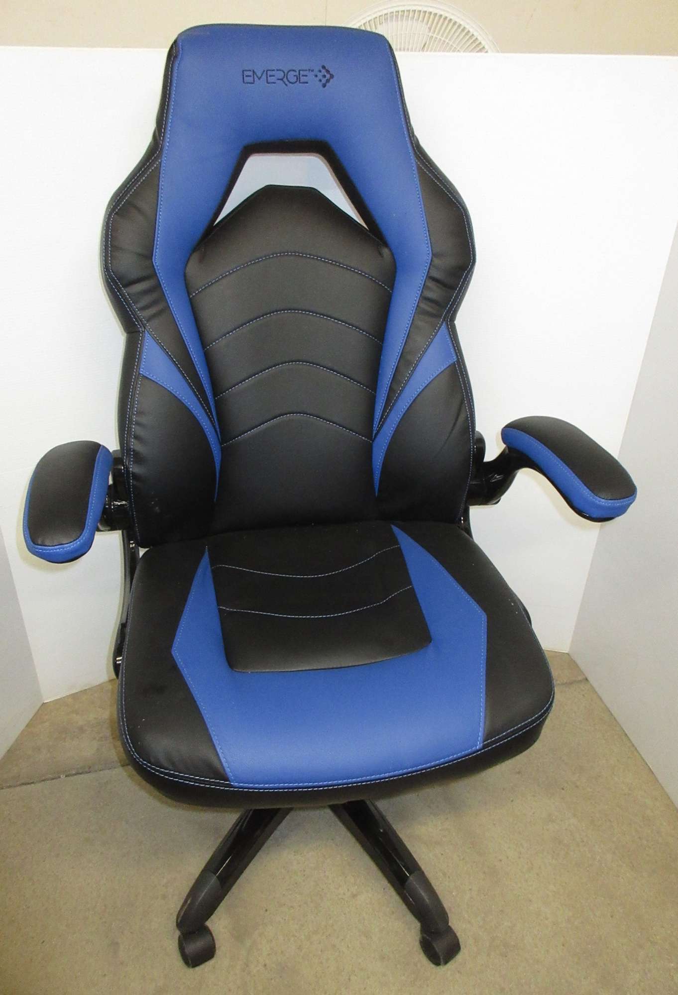 Albrecht Auctions Black and blue Emerge brand rolling