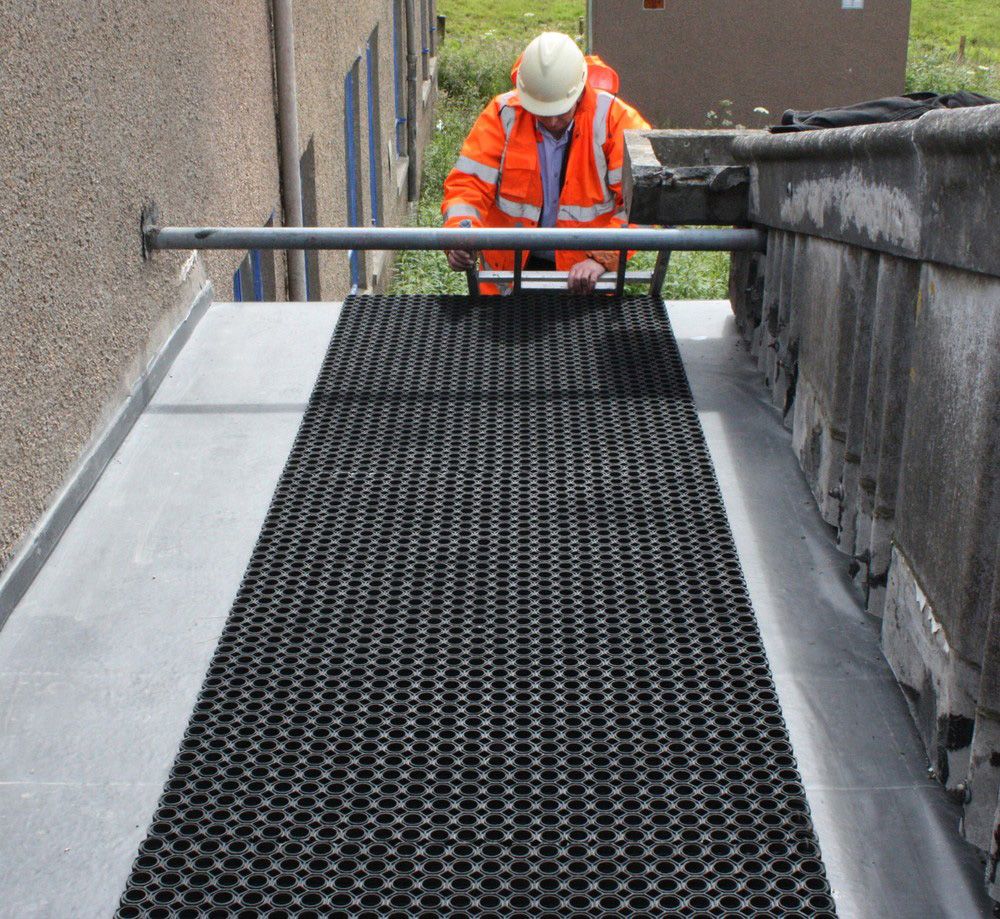 Black Cellmax Rubber Duckboard 100cm X 150cm Aldea Group