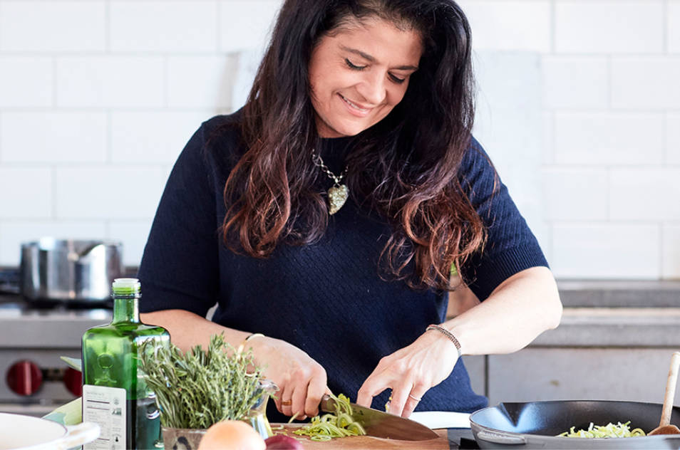 Bio Alex Guarnaschelli Iron Chef and Food Network Celebrity