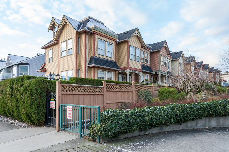 SOLD! SAN FRANCISCO FLARE! 2 bdrm (pot. 3 bdrm) Townhome 515151
