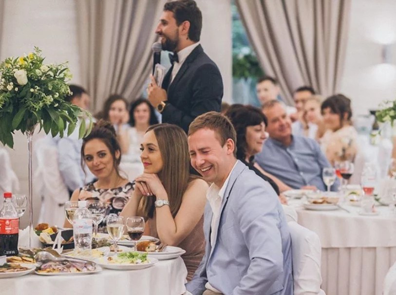 Eine moderne deutschkasachische Hochzeit mit einem Tamada.