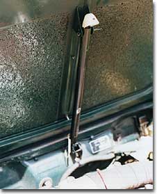 AlfaCentro: Feature Articles : Guilia TI Hood Spring Fix