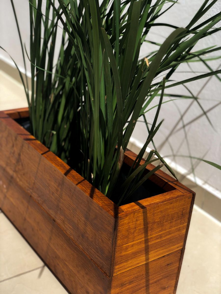 Maceta rectangular de madera la opción perfecta para decorar tu jardín