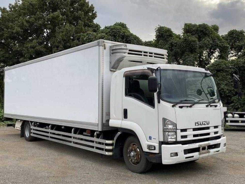 Refrigerated Van for Rent in Abu Dhabi (Call +971 50 571 0127)